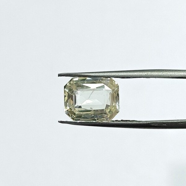 5.7 carats Yellow Sapphire ( 6.25 ratti ) - Image 2
