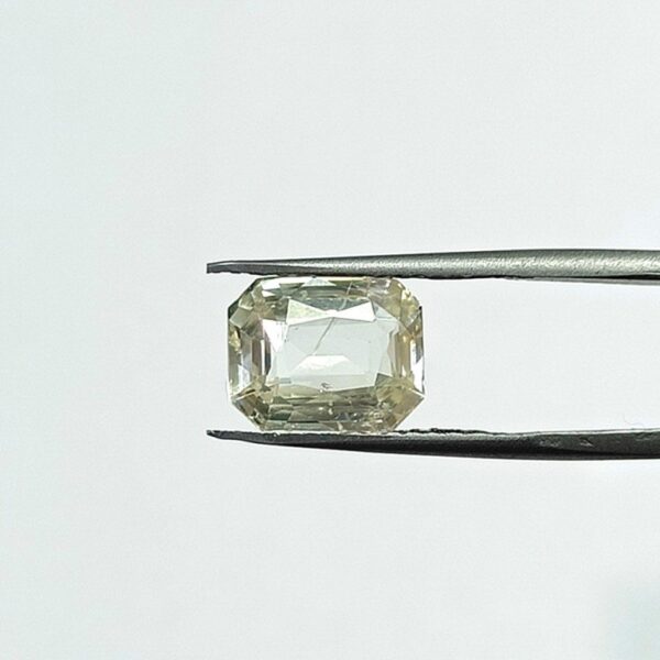 5.7 carats Yellow Sapphire ( 6.25 ratti ) - Image 3