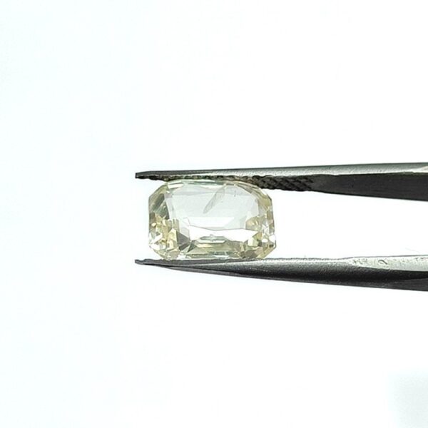 5.7 carats Yellow Sapphire ( 6.25 ratti ) - Image 5