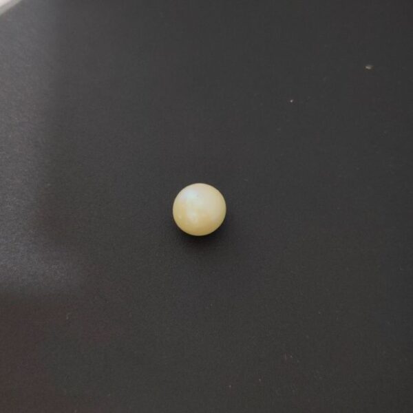 9.43 carats Pearl (9.25 ratti) - Image 1