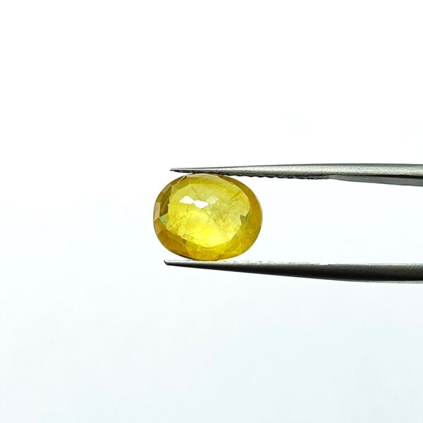 5.68 carats Yellow Sapphire Thailand ( 6.25 ratti ) - Image 3