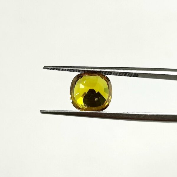 5.14 carats Yellow Sapphire Thailand ( 5.25 ratti ) - Image 2