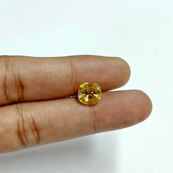 5.14 carats Yellow Sapphire Thailand ( 5.25 ratti ) - Image 4