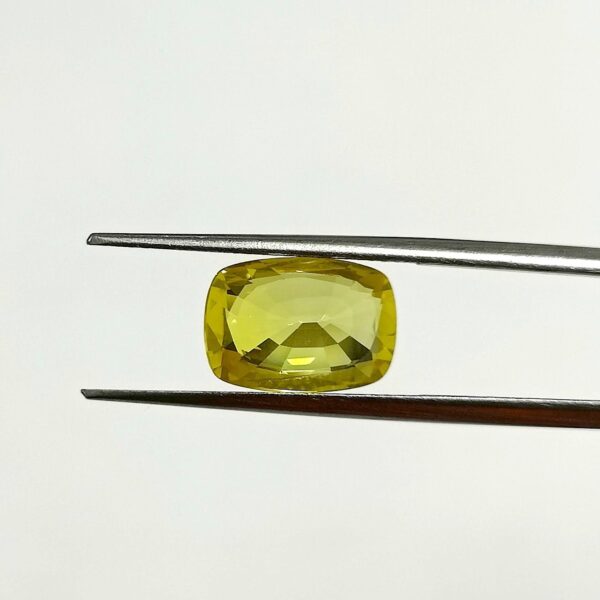 5.42 carats Yellow Sapphire Thailand ( 5.25 ratti ) - Image 2