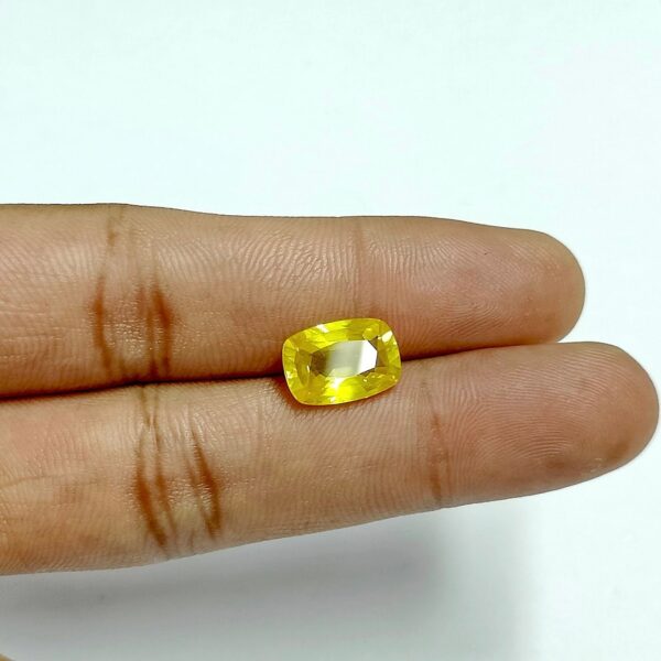 5.42 carats Yellow Sapphire Thailand ( 5.25 ratti ) - Image 4