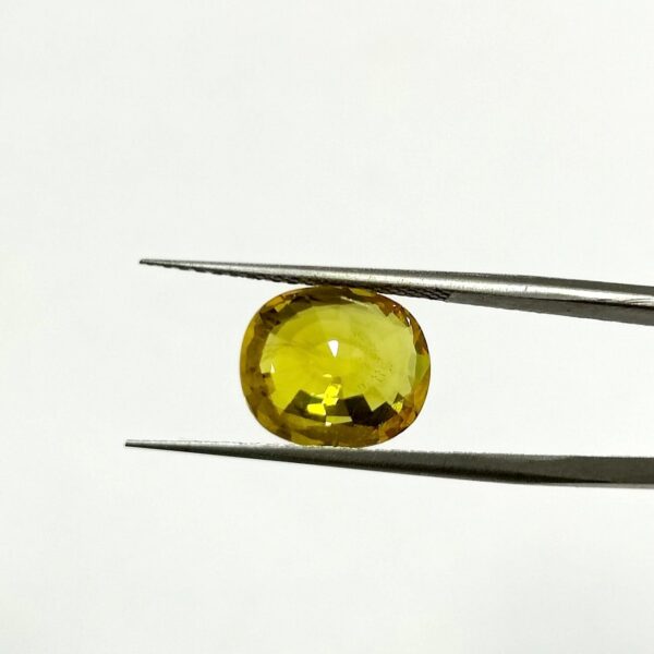 6.01 carats Yellow Sapphire Thailand ( 6.25 ratti ) - Image 4
