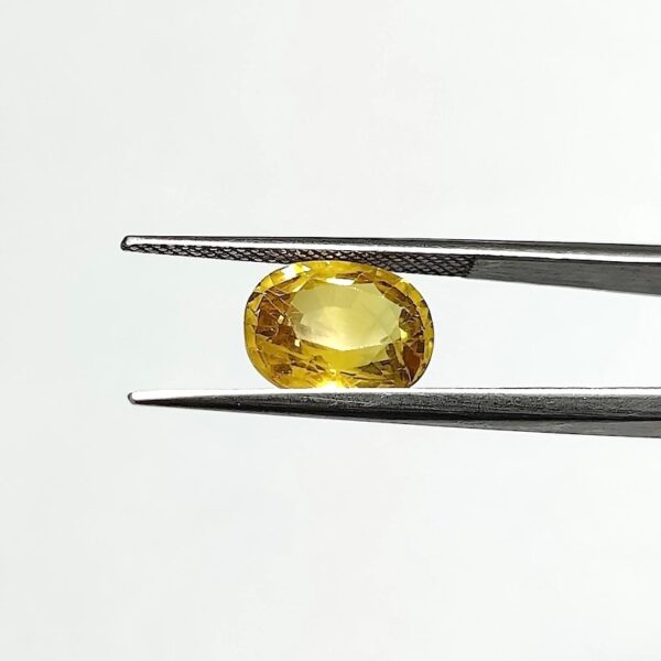 5.99 carats Yellow Sapphire Thailand ( 6.25 ratti ) - Image 2