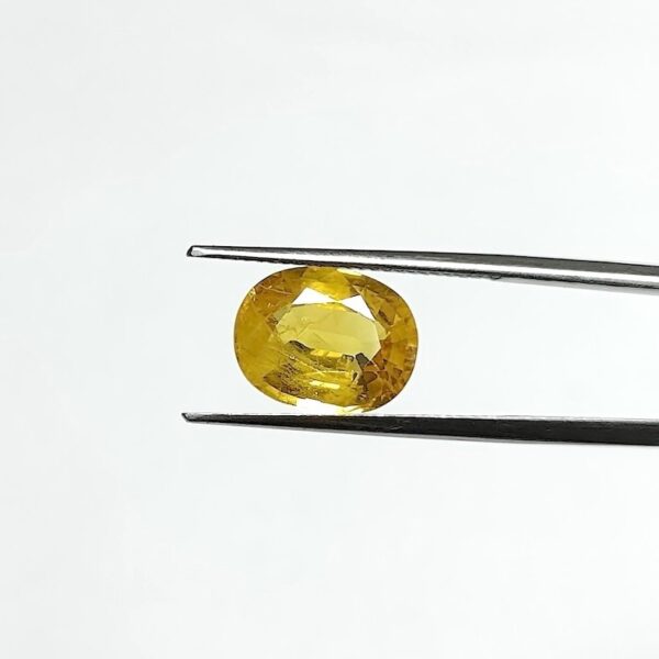 6.04 carats Yellow Sapphire Thailand ( 6.25 ratti ) - Image 3