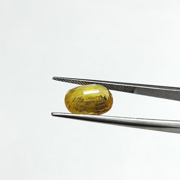 6.04 carats Yellow Sapphire Thailand ( 6.25 ratti ) - Image 4