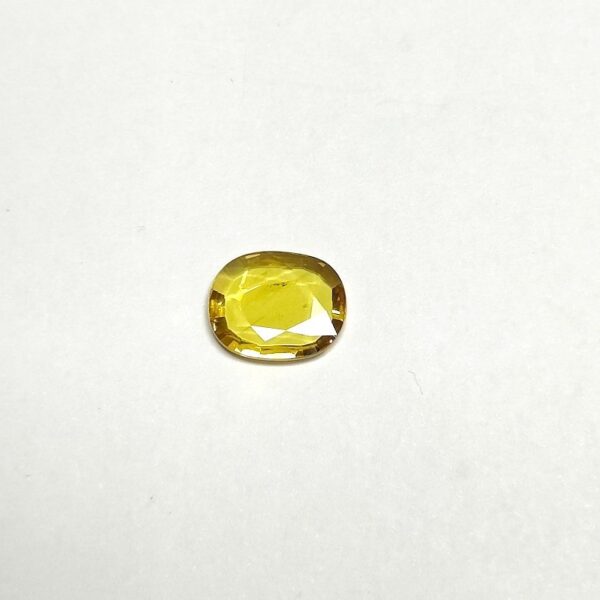 5.41 carats Yellow Sapphire Thailand ( 5.25 ratti ) - Image 1