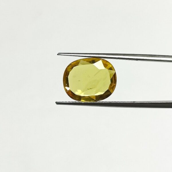 5.41 carats Yellow Sapphire Thailand ( 5.25 ratti ) - Image 2