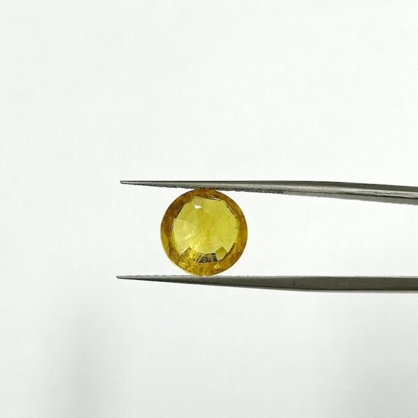 5.6 carats Yellow Sapphire Thailand ( 6.25 ratti ) - Image 3