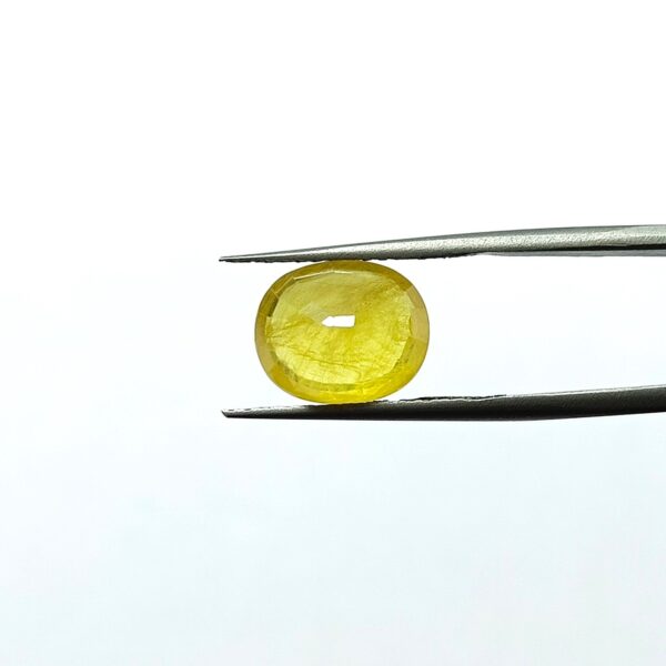 6.59 carats Yellow Sapphire Thailand ( 7.25 ratti ) - Image 3