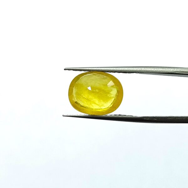 7.5 carats Yellow Sapphire Thailand ( 8.25 ratti ) - Image 3